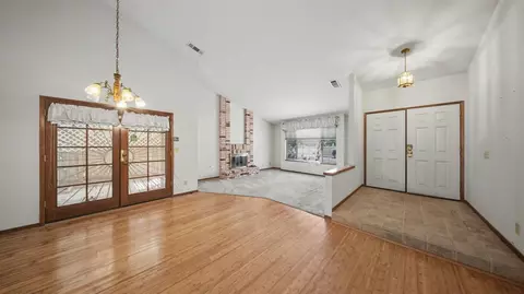 Living - 2701 Twin Oak Ln, Modesto, CA 95355 photo 3 of 9