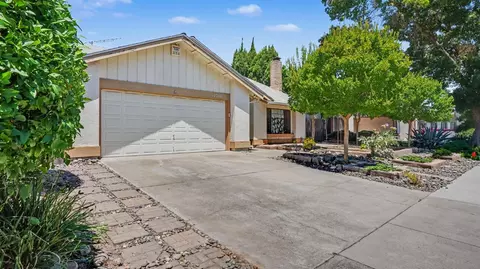 Exterior - 2701 Twin Oak Ln, Modesto, CA 95355 photo 3 of 8