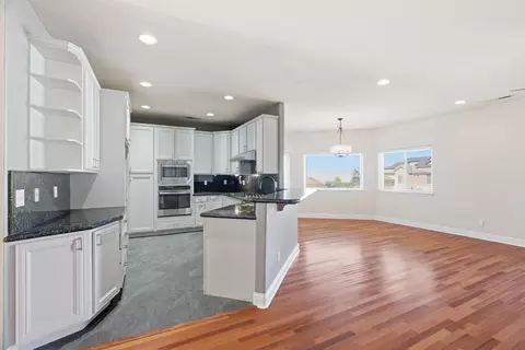 Living - 10587 Ridgecrest Dr, Jackson, CA 95642 photo 2 of 6