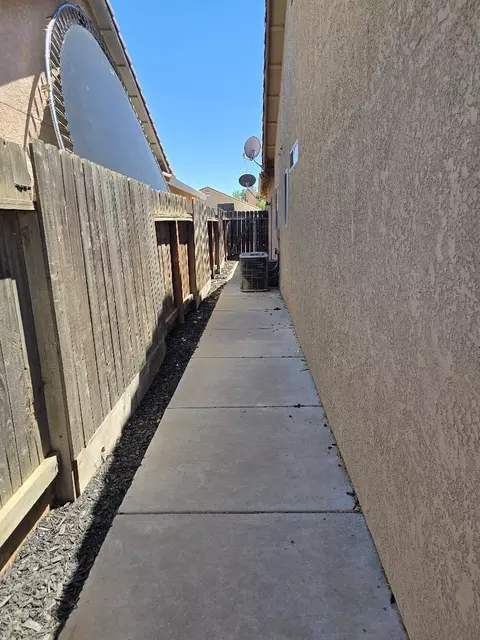Entry Way - 29124 Rio Verde Dr, Gustine, CA 95322 photo 6 of 6
