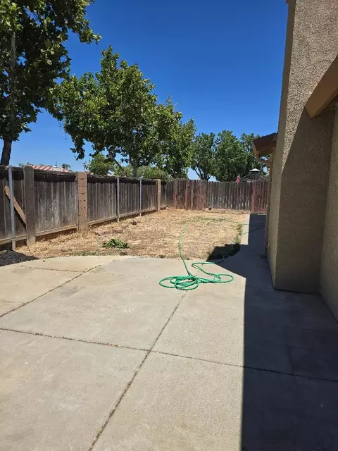 Exterior - 29124 Rio Verde Dr, Gustine, CA 95322 photo 4 of 6
