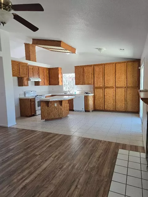 Kitchen - 29124 Rio Verde Dr, Gustine, CA 95322 photo 1 of 1