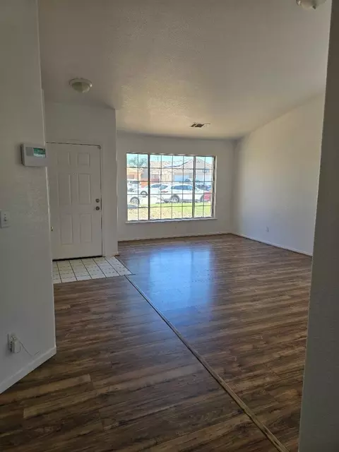 Living - 29124 Rio Verde Dr, Gustine, CA 95322 photo 2 of 4