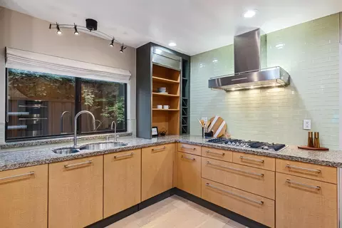 Kitchen - 132 Huerta Pl, Davis, CA 95616 photo 4 of 6