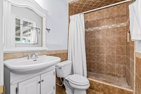 Bath - 2373 Wolf St, Merced, CA 95348 photo 1 of 2