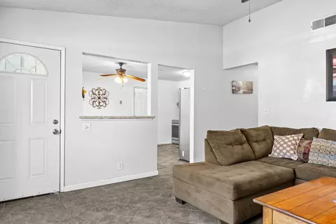 Entry Way - 2373 Wolf St, Merced, CA 95348 photo 2 of 3