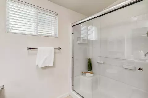 Bath - 4909 Clear Creek Rd, Placerville, CA 95667 photo 2 of 4