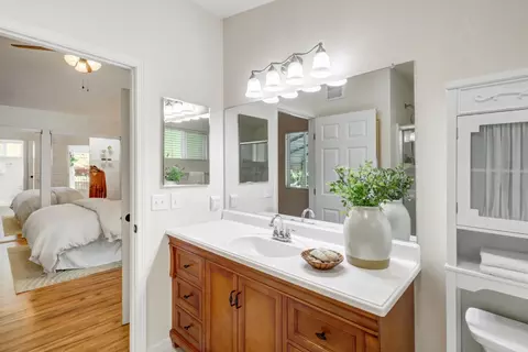 Bath - 4909 Clear Creek Rd, Placerville, CA 95667 photo 3 of 4