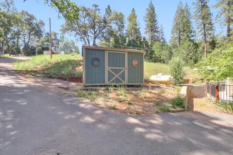 Exterior - 4909 Clear Creek Rd, Placerville, CA 95667 photo 17 of 26