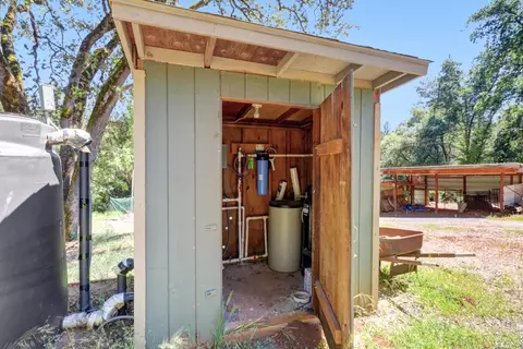Exterior - 4909 Clear Creek Rd, Placerville, CA 95667 photo 14 of 26