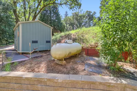Exterior - 4909 Clear Creek Rd, Placerville, CA 95667 photo 18 of 26