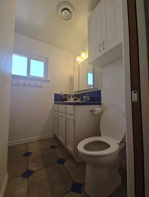 Bath - 505 Broderick Ave, Modesto, CA 95350 photo 10 of 12