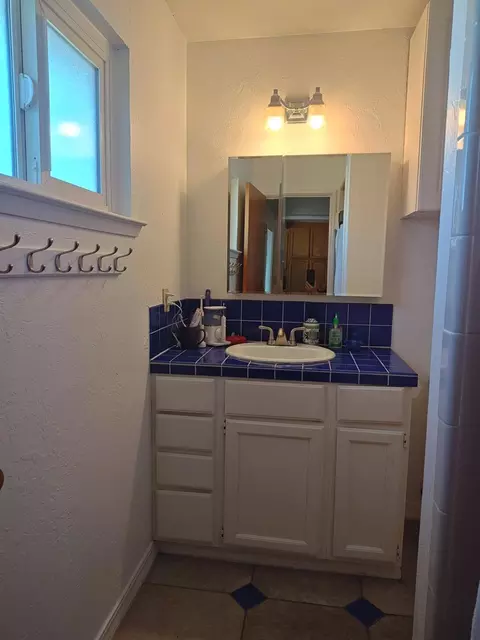 Bath - 505 Broderick Ave, Modesto, CA 95350 photo 9 of 12