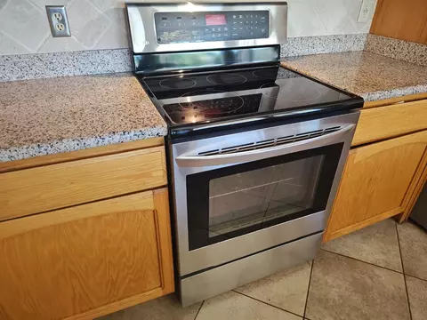 Kitchen - 505 Broderick Ave, Modesto, CA 95350 photo 5 of 8