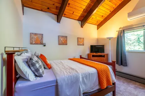Bedroom - 2375 Fairway Dr, Arnold, CA 95223 photo 7 of 9