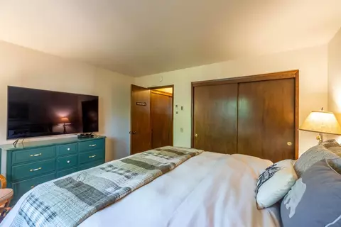 Bedroom - 2375 Fairway Dr, Arnold, CA 95223 photo 2 of 9