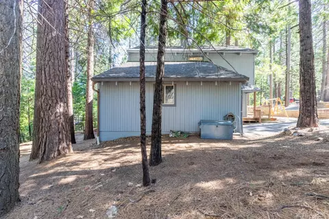 Exterior - 2375 Fairway Dr, Arnold, CA 95223 photo 6 of 9