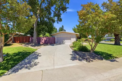 Exterior - 6801 Westmore Way, Carmichael, CA 95608 photo 3 of 16