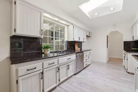 Kitchen - 6801 Westmore Way, Carmichael, CA 95608 photo 2 of 4