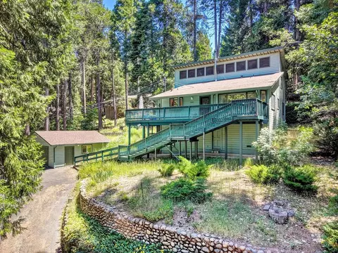 7085 Lakewood Dr, Pollock Pines, CA 95726