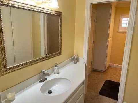 Bath - 8720 Tavernor Rd, Wilton, CA 95693 photo 4 of 4