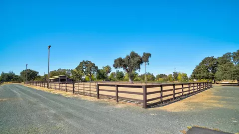 Exterior - 8720 Tavernor Rd, Wilton, CA 95693 photo 17 of 23