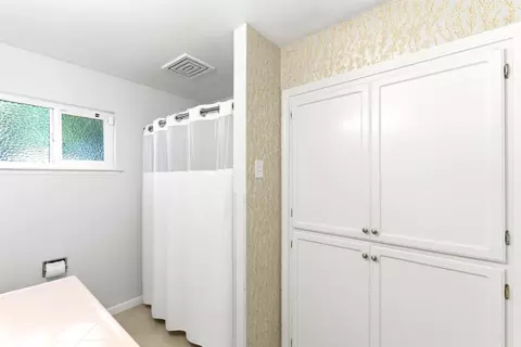 Bath - 6401 Teal Way, Carmichael, CA 95608 photo 2 of 3