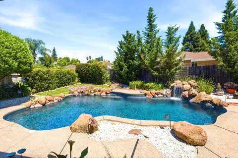 Exterior - 6401 Teal Way, Carmichael, CA 95608 photo 5 of 11