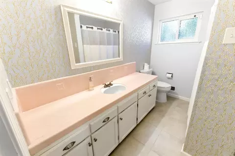 Bath - 6401 Teal Way, Carmichael, CA 95608 photo 1 of 3