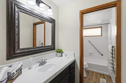 Bath - 1449 Keagle Way, Lodi, CA 95242 photo 1 of 4