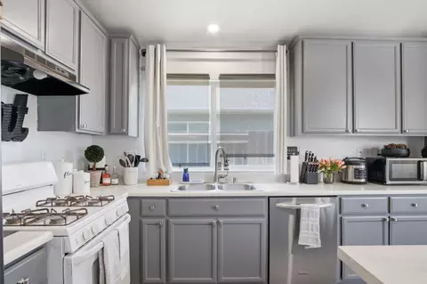 Kitchen - 617 Brittany Way, Merced, CA 95341 photo 2 of 3