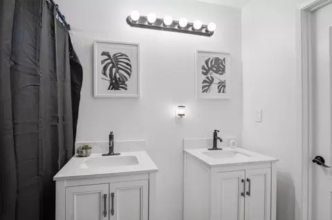 Bath - 617 Brittany Way, Merced, CA 95341 photo 1 of 2