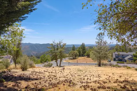 1154 Heather Dr, Murphys, CA 95247