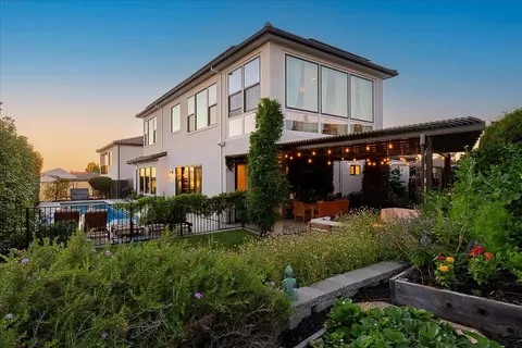 1112 Pick N Shovel Ct, Auburn, CA 95603