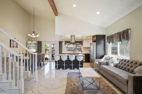Entry Way - 685 Bennington Ave, Turlock, CA 95382 photo 2 of 4