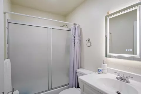 Bath - 685 Bennington Ave, Turlock, CA 95382 photo 1 of 3
