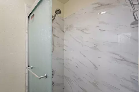 Bath - 685 Bennington Ave, Turlock, CA 95382 photo 3 of 3