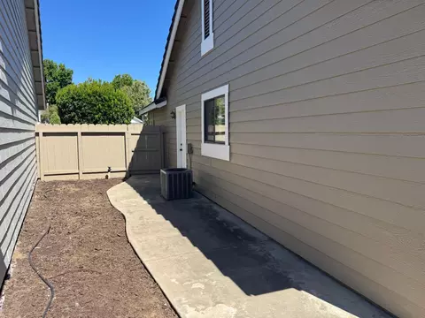 Exterior - 3625 N Veneman Ave, Modesto, CA 95356 photo 4 of 6