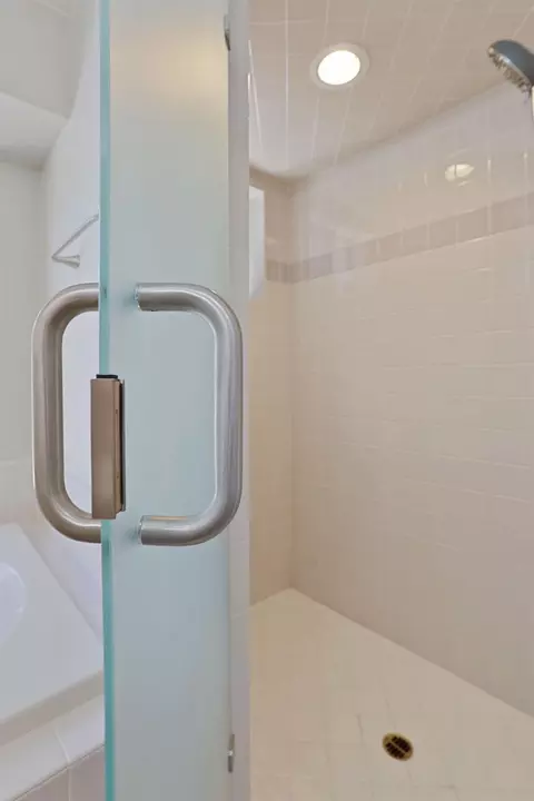 Bath - 116 Evergreen Dr, Lodi, CA 95242 photo 4 of 6