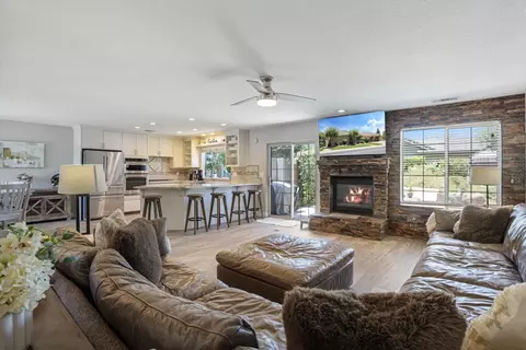 Living - 116 Evergreen Dr, Lodi, CA 95242 photo 1 of 3