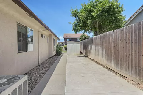 Exterior - 116 Evergreen Dr, Lodi, CA 95242 photo 5 of 11