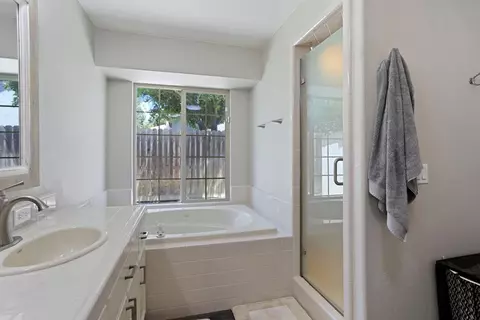 Bath - 116 Evergreen Dr, Lodi, CA 95242 photo 3 of 6