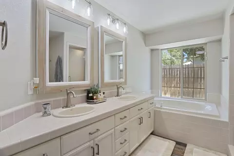 Bath - 116 Evergreen Dr, Lodi, CA 95242 photo 2 of 6