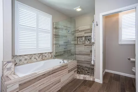 Bath - 2713 Veneto Dr, Modesto, CA 95356 photo 2 of 5