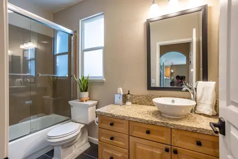 Bath - 2713 Veneto Dr, Modesto, CA 95356 photo 5 of 5