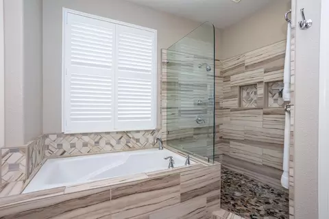 Bath - 2713 Veneto Dr, Modesto, CA 95356 photo 3 of 5