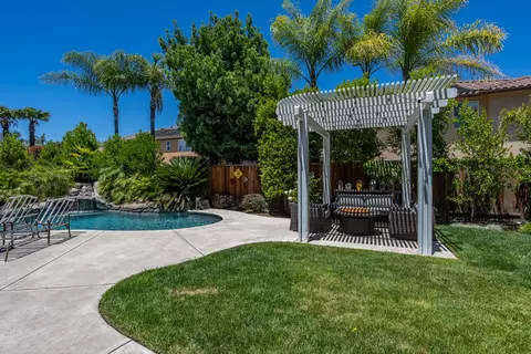 Exterior - 2713 Veneto Dr, Modesto, CA 95356 photo 6 of 10