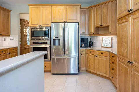 Kitchen - 2713 Veneto Dr, Modesto, CA 95356 photo 3 of 7