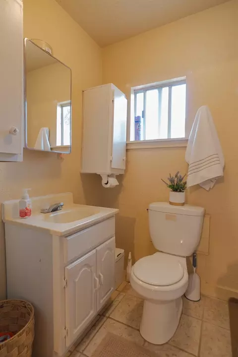 Bath - 1581 W Cardella Rd, Merced, CA 95348 photo 1 of 1