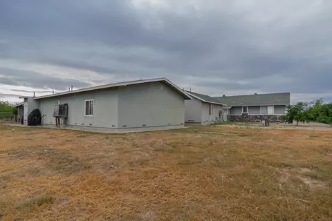 Exterior - 1581 W Cardella Rd, Merced, CA 95348 photo 6 of 7